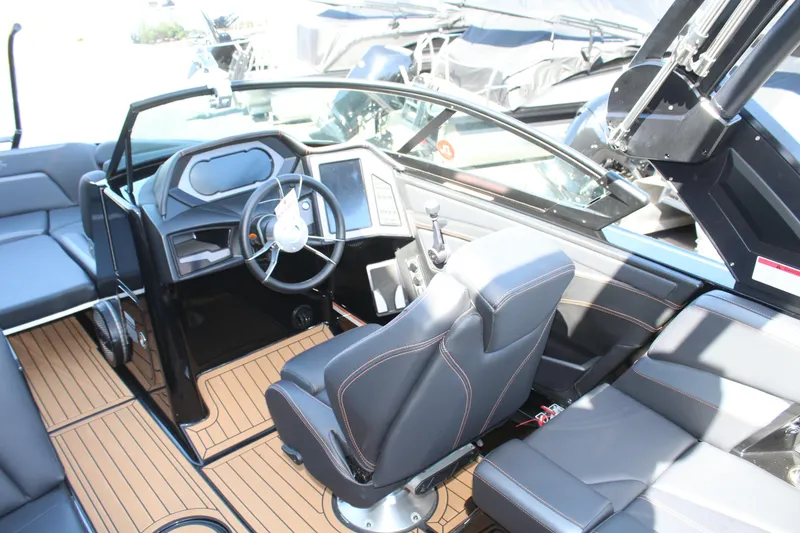 Slide: The Image of MasterCraft XStar S 2023 - 16