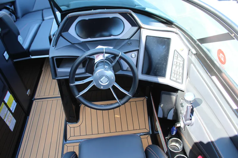 Slide: The Image of MasterCraft XStar S 2023 - 17