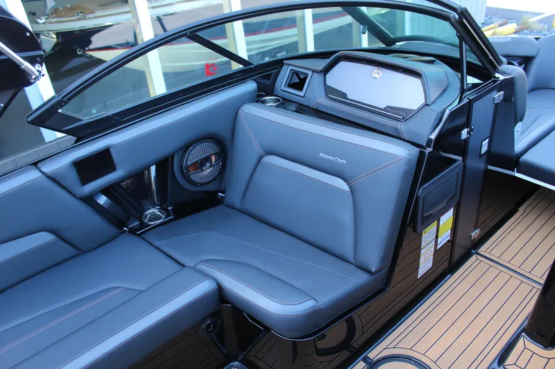 Slide: The Image of MasterCraft XStar S 2023 - 18