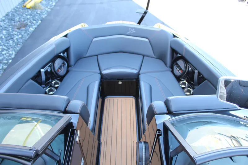 Slide: The Image of MasterCraft XStar S 2023 - 20