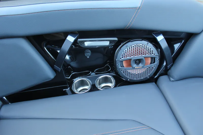 Slide: The Image of MasterCraft XStar S 2023 - 21