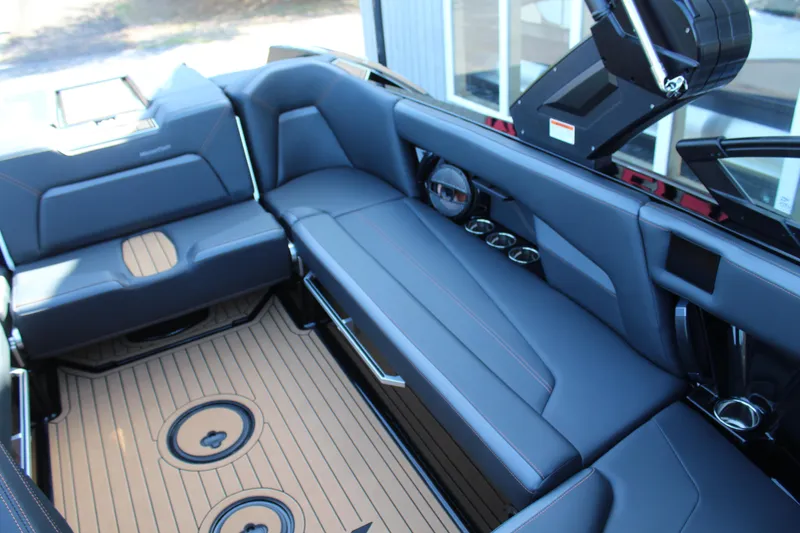 Slide: The Image of MasterCraft XStar S 2023 - 25