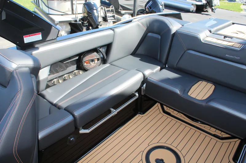 Slide: The Image of MasterCraft XStar S 2023 - 26