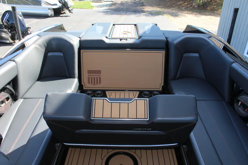 Slide: The Image of MasterCraft XStar S 2023 - 28