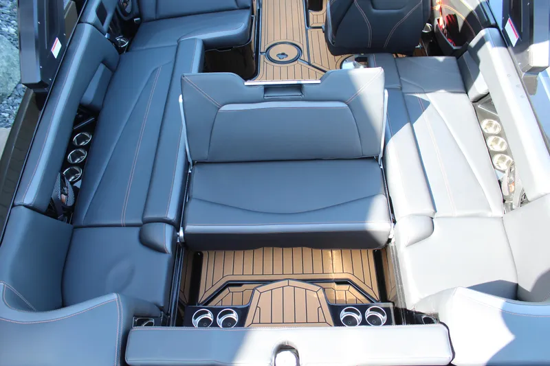 Slide: The Image of MasterCraft XStar S 2023 - 29