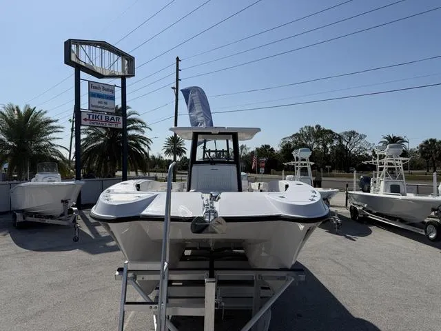 Slide: The Image of Twin Vee 280 GFX2 2025 - 12