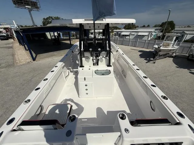 Slide: The Image of Twin Vee 280 GFX2 2025 - 14