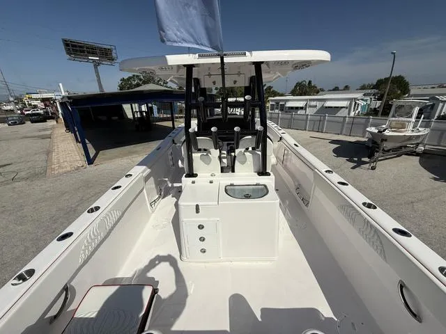 Slide: The Image of Twin Vee 280 GFX2 2025 - 15