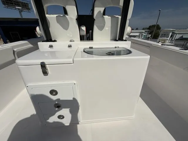 Slide: The Image of Twin Vee 280 GFX2 2025 - 16