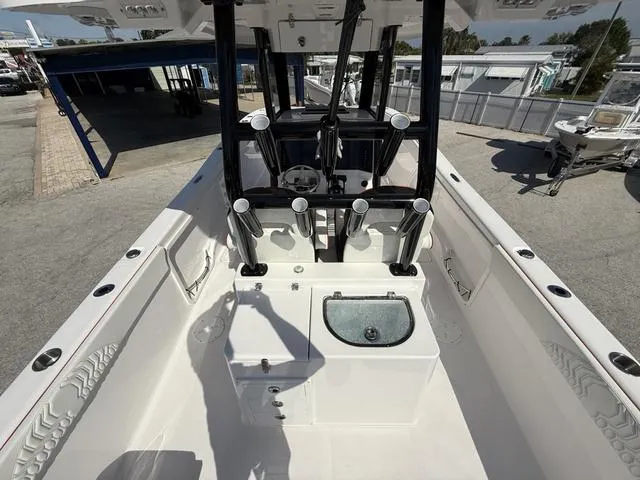 Slide: The Image of Twin Vee 280 GFX2 2025 - 17