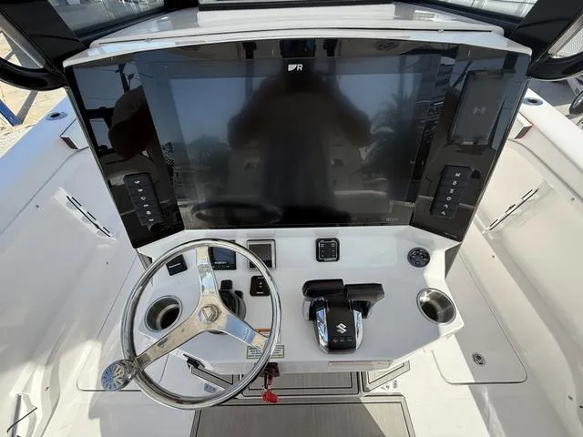 Slide: The Image of Twin Vee 280 GFX2 2025 - 20