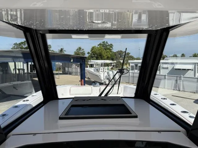 Slide: The Image of Twin Vee 280 GFX2 2025 - 22