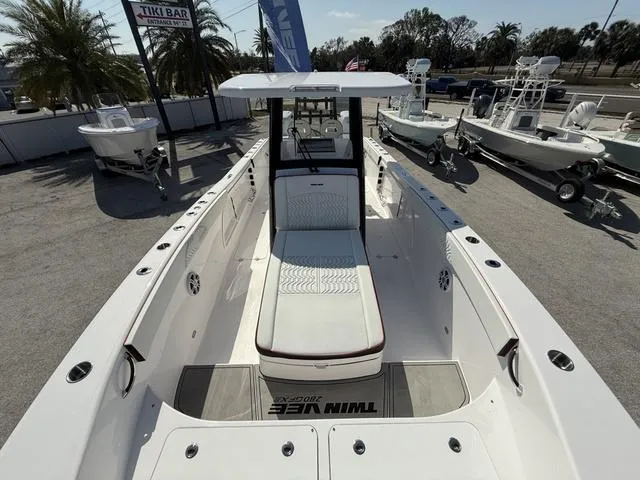 Slide: The Image of Twin Vee 280 GFX2 2025 - 26