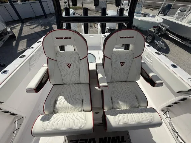 Slide: The Image of Twin Vee 280 GFX2 2025 - 29