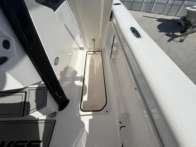 Slide: The Image of Twin Vee 280 GFX2 2025 - 37