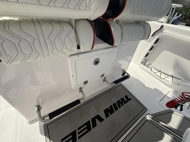 Slide: The Image of Twin Vee 280 GFX2 2025 - 38