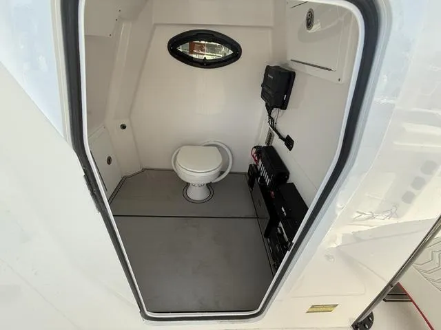 Slide: The Image of Twin Vee 280 GFX2 2025 - 42