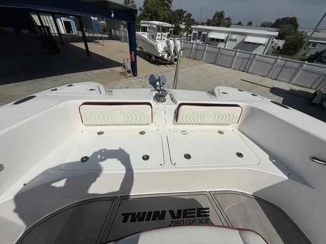 Slide: The Image of Twin Vee 280 GFX2 2025 - 43