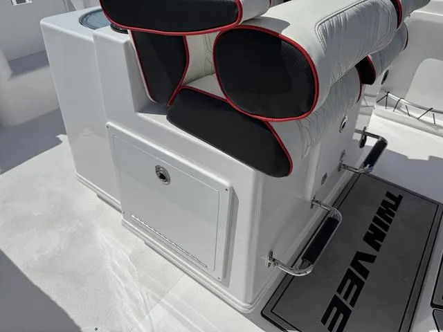 Slide: The Image of Twin Vee 280 GFX2 2025 - 52