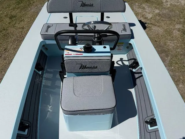 Slide: The Image of Maverick 17 HPX-S 2025 - 13