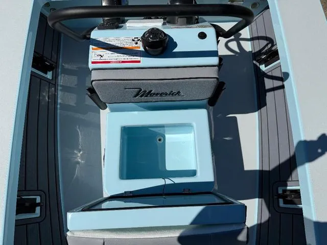 Slide: The Image of Maverick 17 HPX-S 2025 - 22