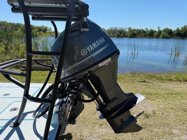 Slide: The Image of Maverick 17 HPX-S 2025 - 6