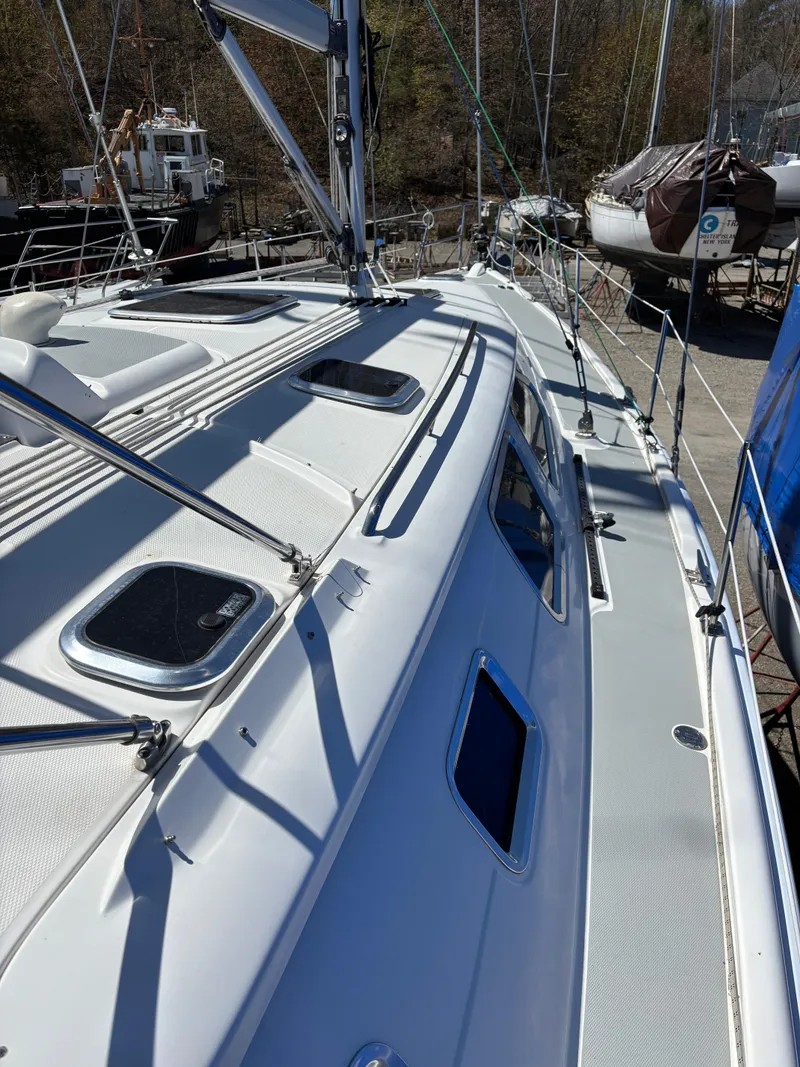 Slide: The Image of Hunter 41 Deck Salon 2008 - 20