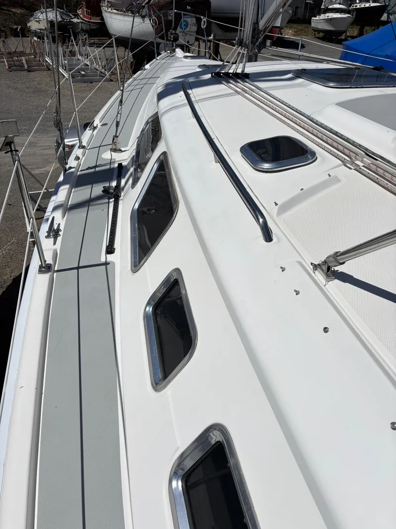 Slide: The Image of Hunter 41 Deck Salon 2008 - 34