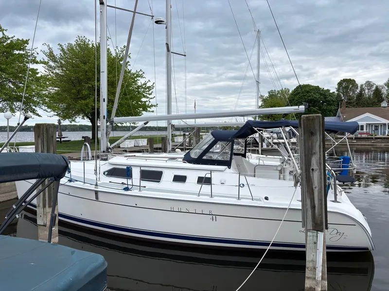 Slide: The Image of Hunter 41 Deck Salon 2008 - 5