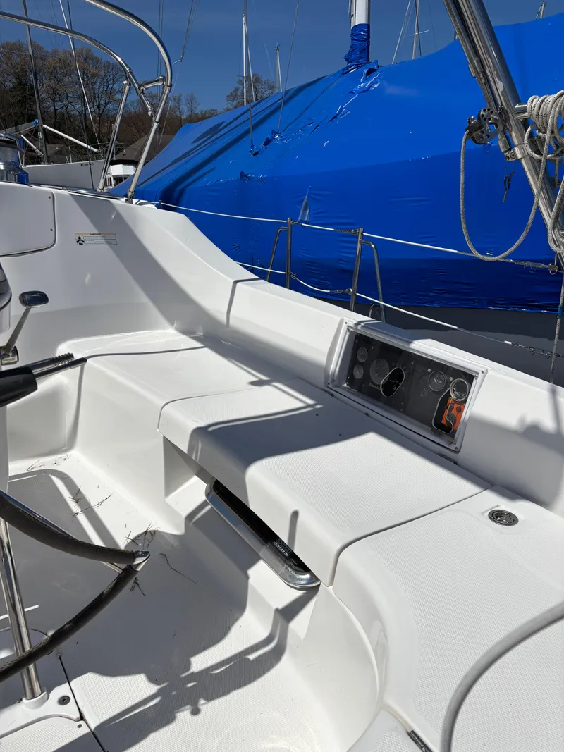 Slide: The Image of Hunter 41 Deck Salon 2008 - 50