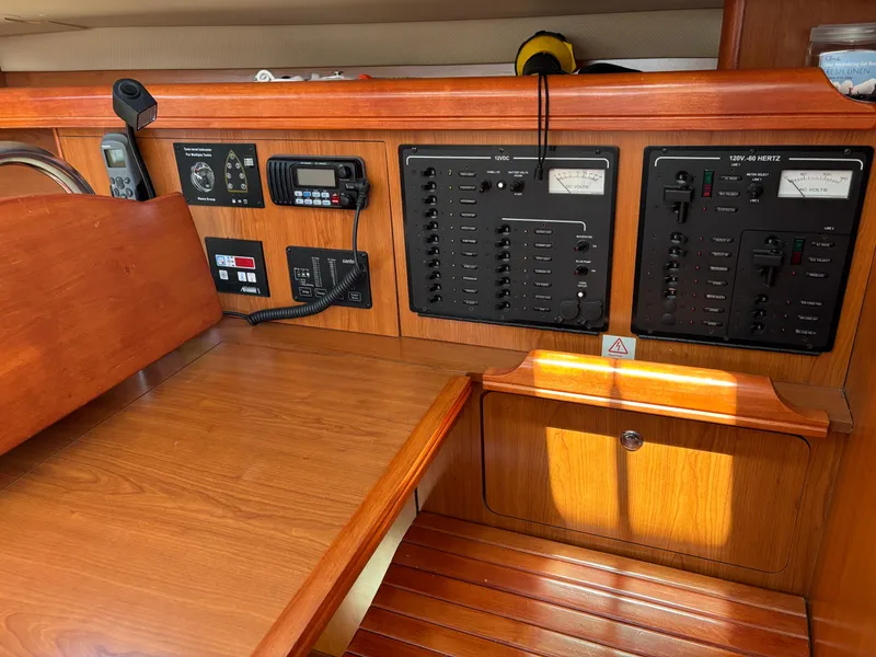 Slide: The Image of Hunter 41 Deck Salon 2008 - 69