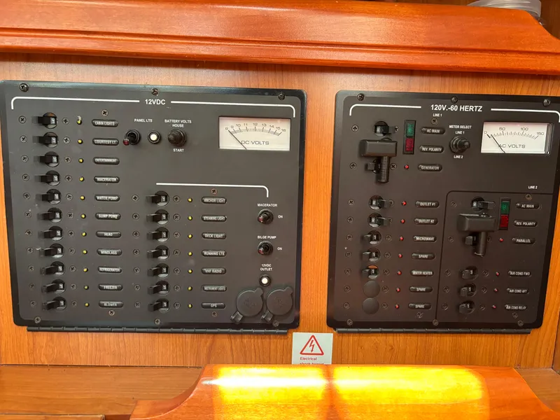 Slide: The Image of Hunter 41 Deck Salon 2008 - 70