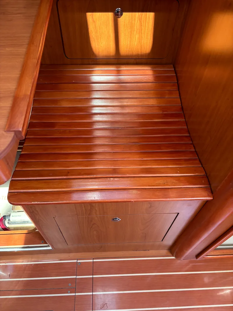 Slide: The Image of Hunter 41 Deck Salon 2008 - 72