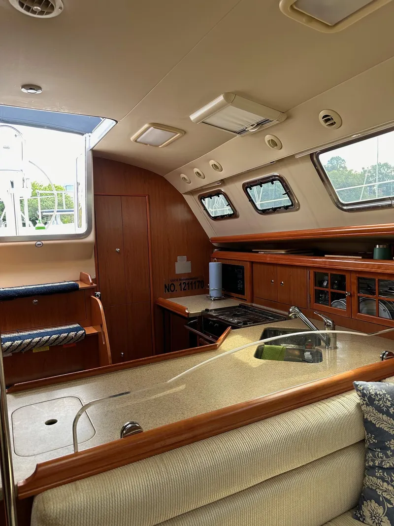 Slide: The Image of Hunter 41 Deck Salon 2008 - 73