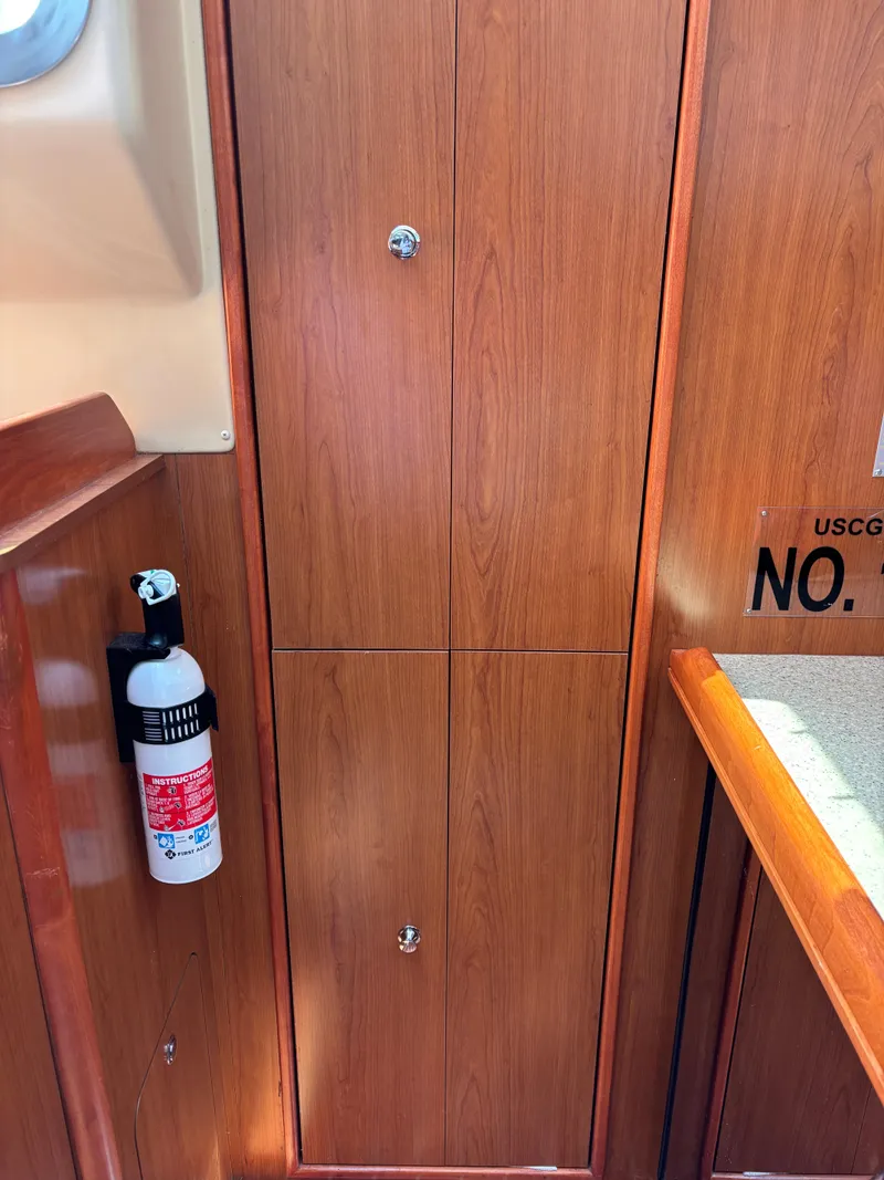 Slide: The Image of Hunter 41 Deck Salon 2008 - 77