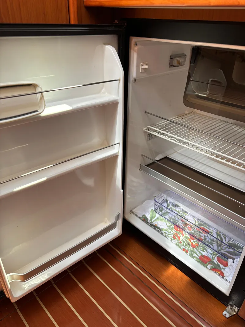 Slide: The Image of Hunter 41 Deck Salon 2008 - 79