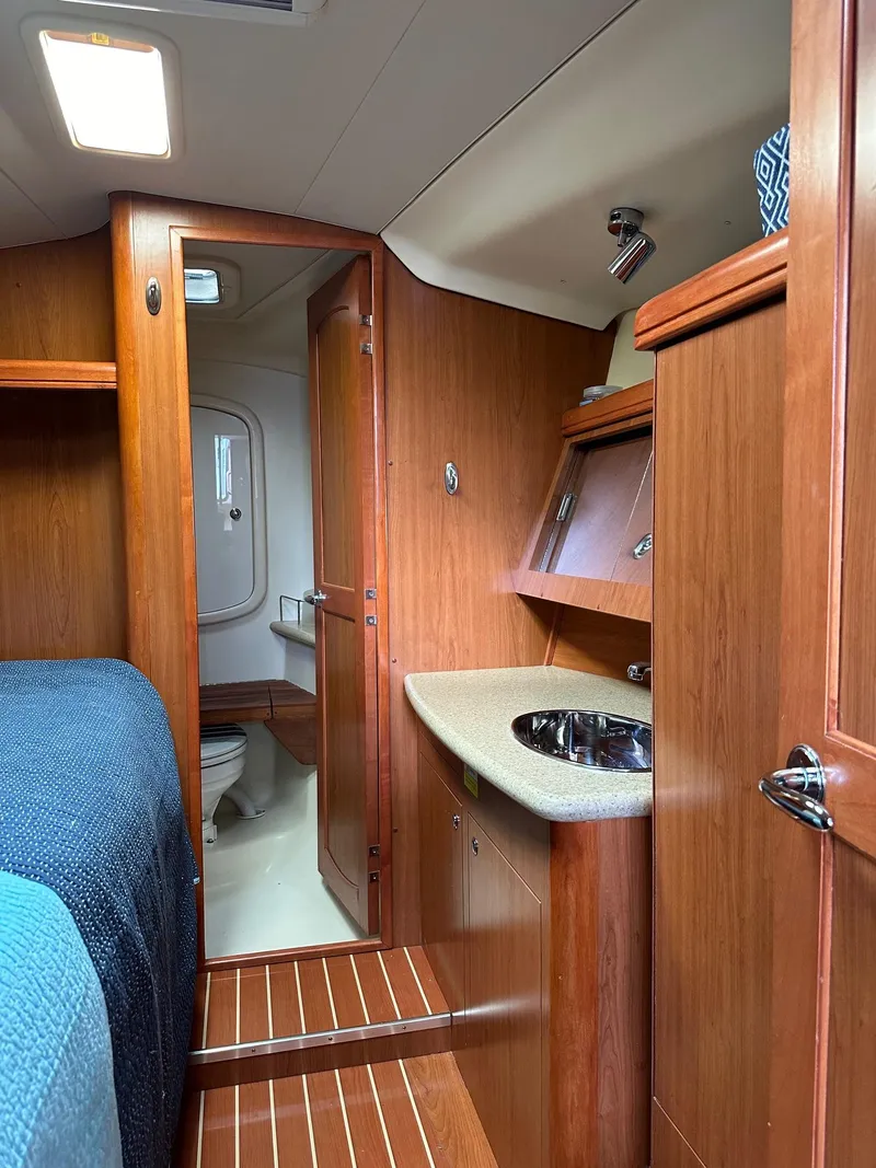 Slide: The Image of Hunter 41 Deck Salon 2008 - 84