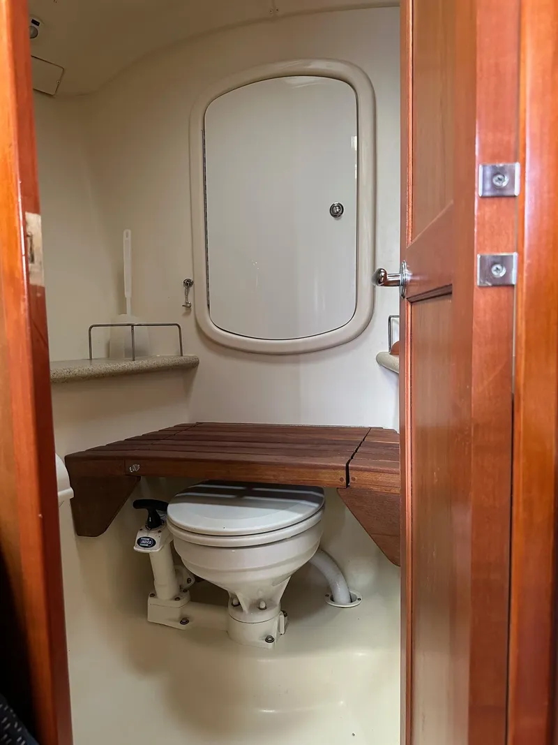 Slide: The Image of Hunter 41 Deck Salon 2008 - 87