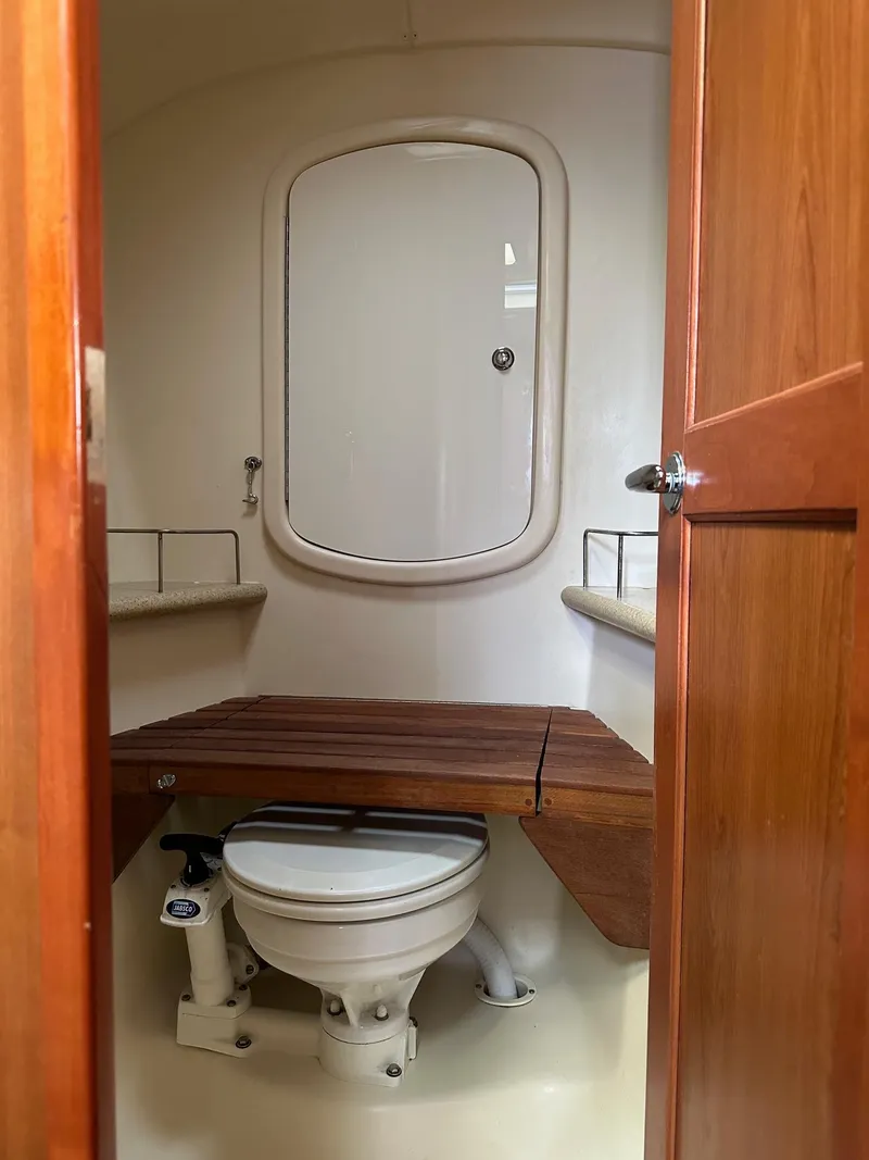 Slide: The Image of Hunter 41 Deck Salon 2008 - 88