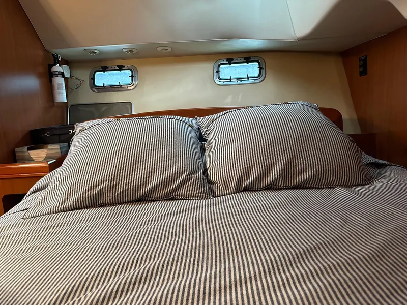 Slide: The Image of Hunter 41 Deck Salon 2008 - 89