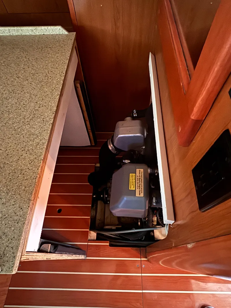 Slide: The Image of Hunter 41 Deck Salon 2008 - 92