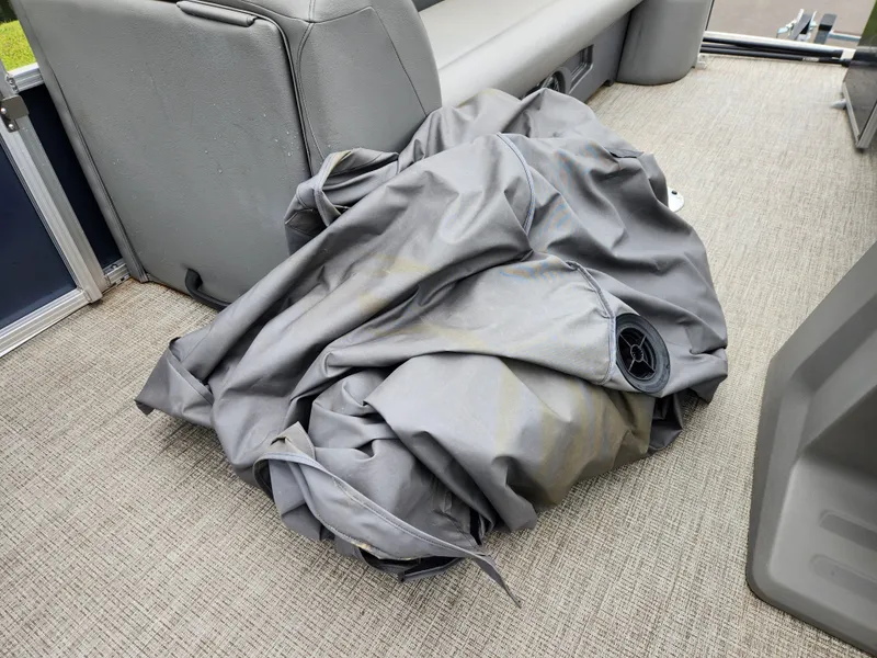 Slide: The Image of Gray tarp on Avalon VLS 2280 QL boat floor, 2022 model. - 10
