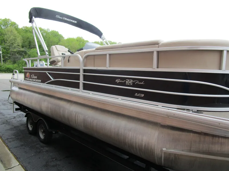 Slide: The Image of 2019 Sun Tracker SPORT FISH 22 XP3 pontoon boat on trailer, side view. - 14