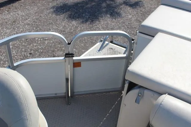 Slide: The Image of Palm Beach 220D 2008 - 18