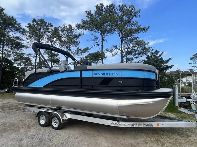 The Image of Bennington M Quad Bench 22 MFB 2025 - 1