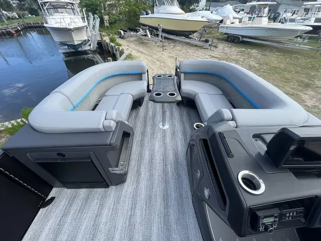 Slide: The Image of Bennington M Quad Bench 22 MFB 2025 - 4