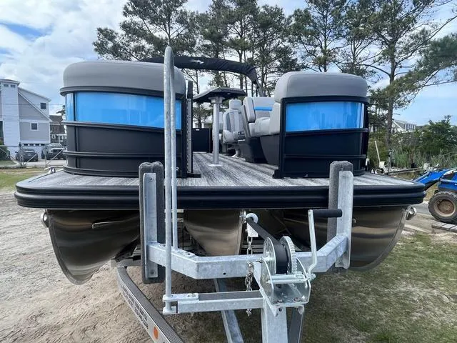 Slide: The Image of Bennington M Quad Bench 22 MFB 2025 - 2