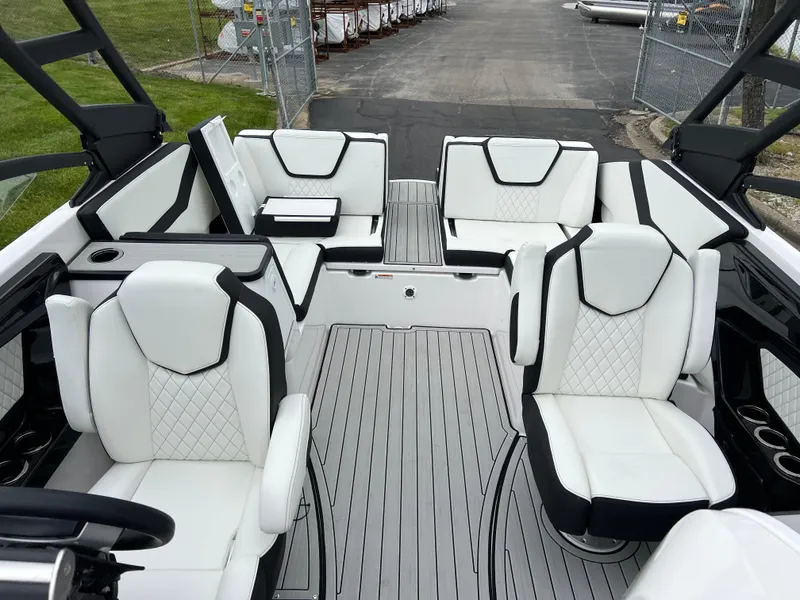 Slide: The Image of 2025 Yamaha Boats 252SD interior with white and black seating, modern design, and spacious layout. - 20