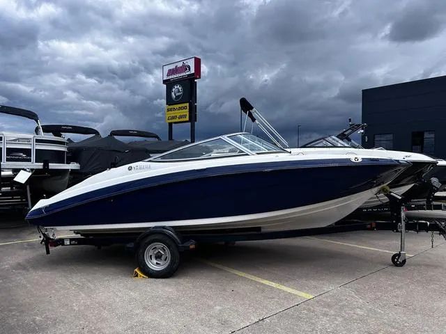 Slide: The Image of Yamaha SX190 2013 - 2