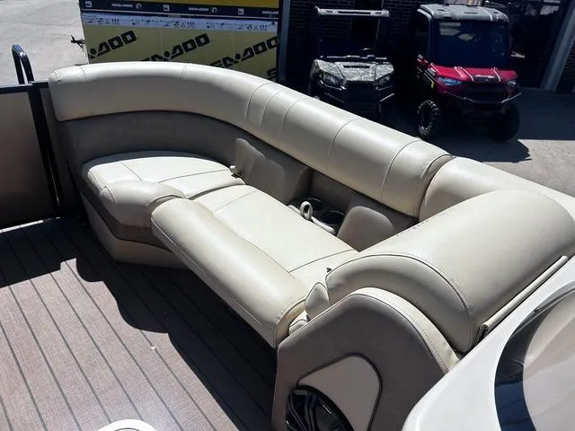 Slide: The Image of Luxurious seating on 2019 Bentley Pontoons 223 Bentley Elite Admiral boat. - 22